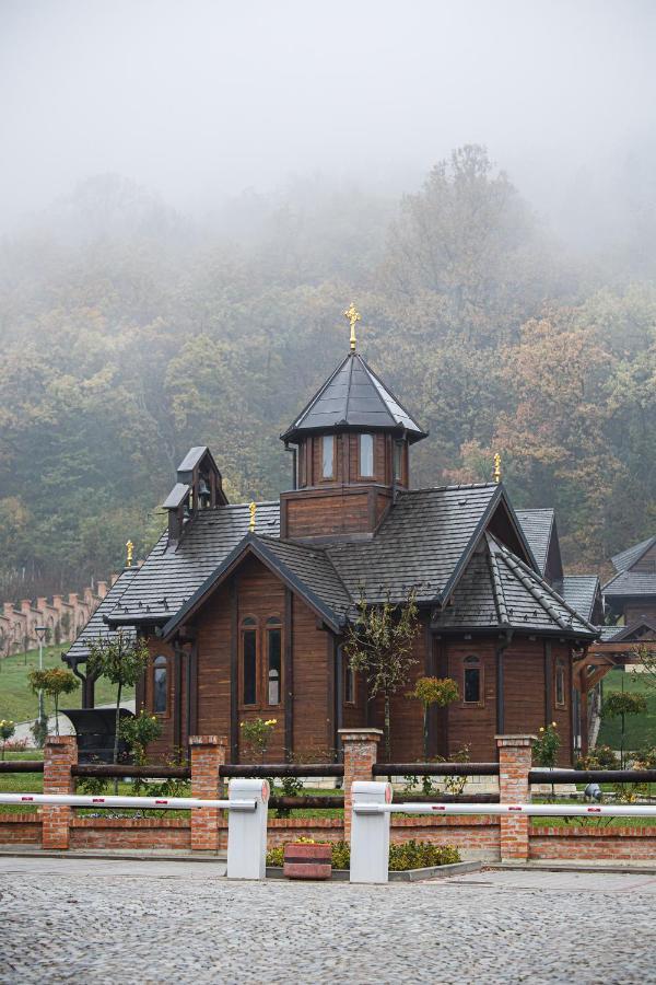 Etno Naselje Vrdnicka Kula Hotel Vrdnik Exterior foto