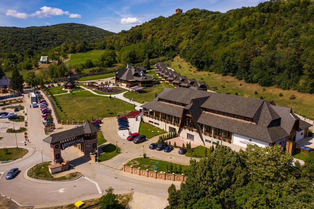 Etno Naselje Vrdnicka Kula Hotel Vrdnik Exterior foto