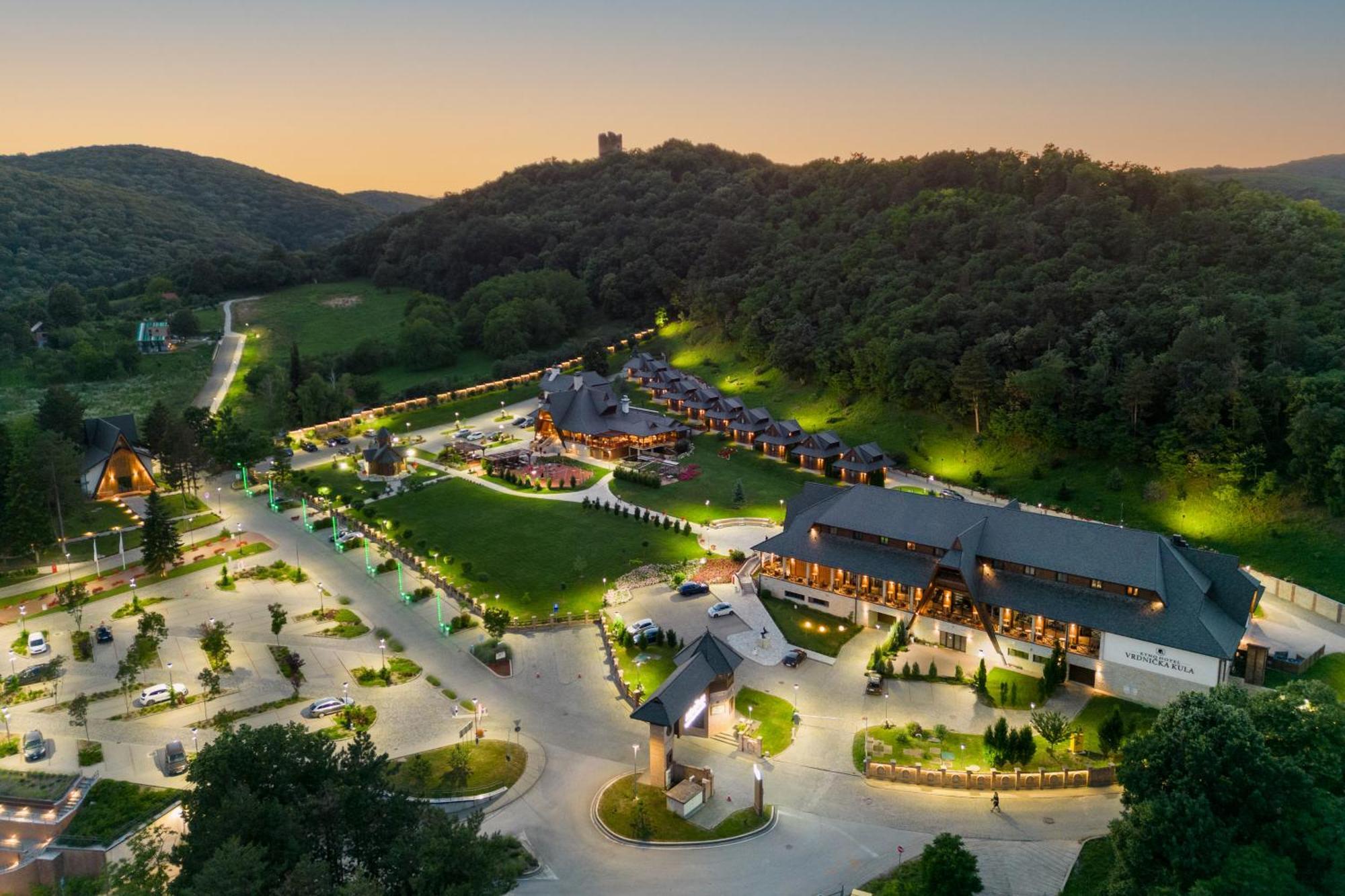 Etno Naselje Vrdnicka Kula Hotel Vrdnik Exterior foto