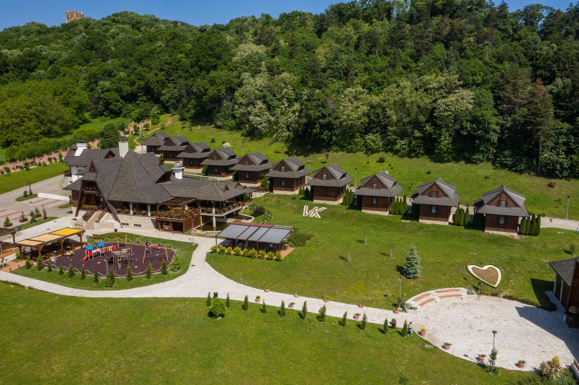 Etno Naselje Vrdnicka Kula Hotel Vrdnik Exterior foto